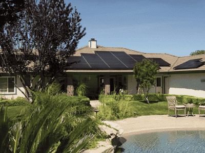 photo d'un chantier RGE de pose de panneaux solaires sur maison